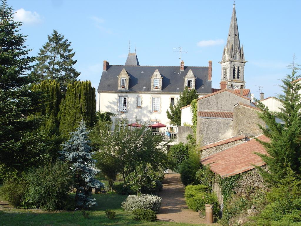 Le Petit Chateau - Tiffauges Proche Puy Dufou Exteriér fotografie