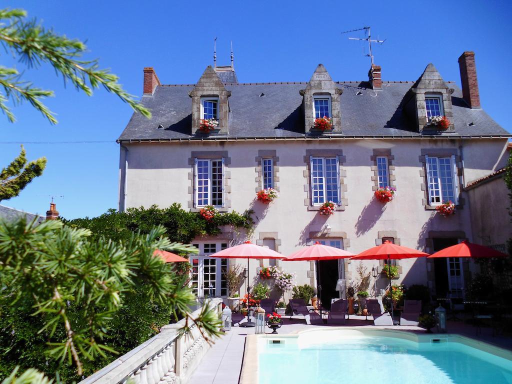 Le Petit Chateau - Tiffauges Proche Puy Dufou Exteriér fotografie